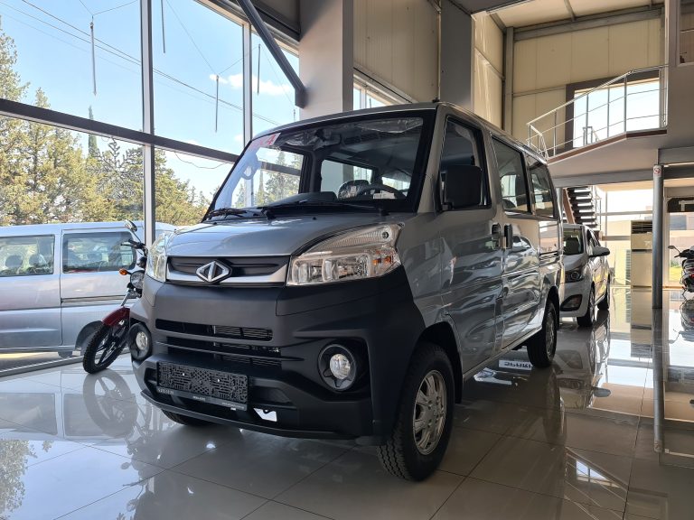 CMC/Mitsubishi Super Veryca Van 4X4