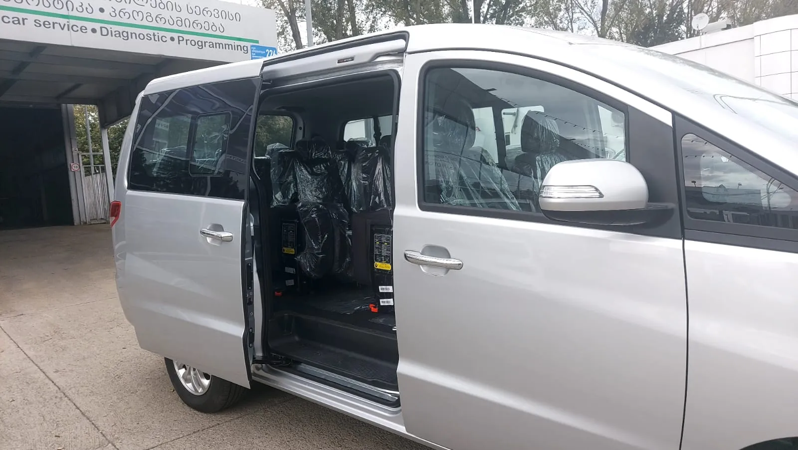 JAC M4 11 seats