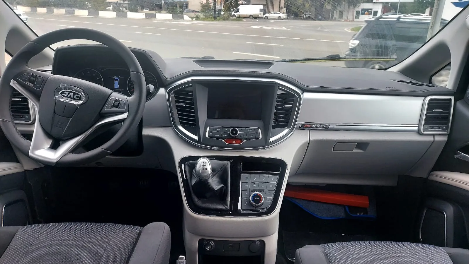JAC M4 11 seats