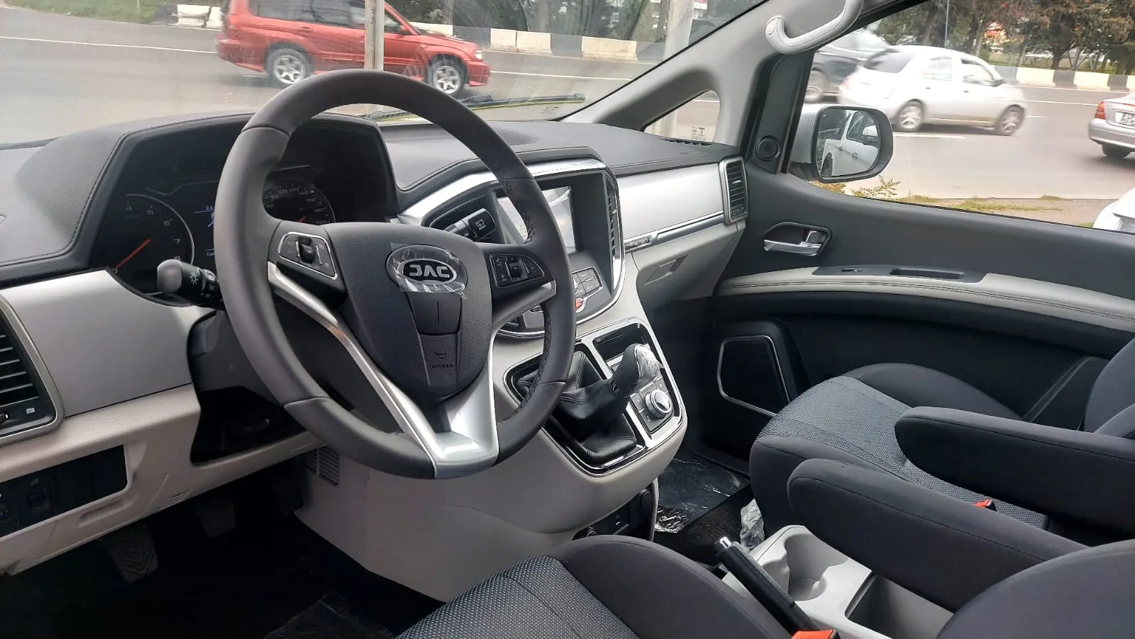 JAC M4 11 seats