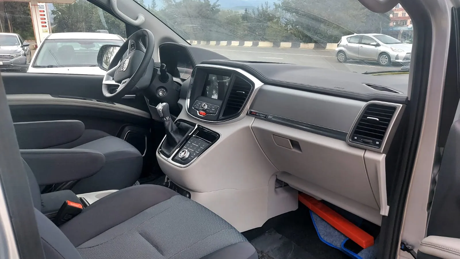 JAC M4 11 seats