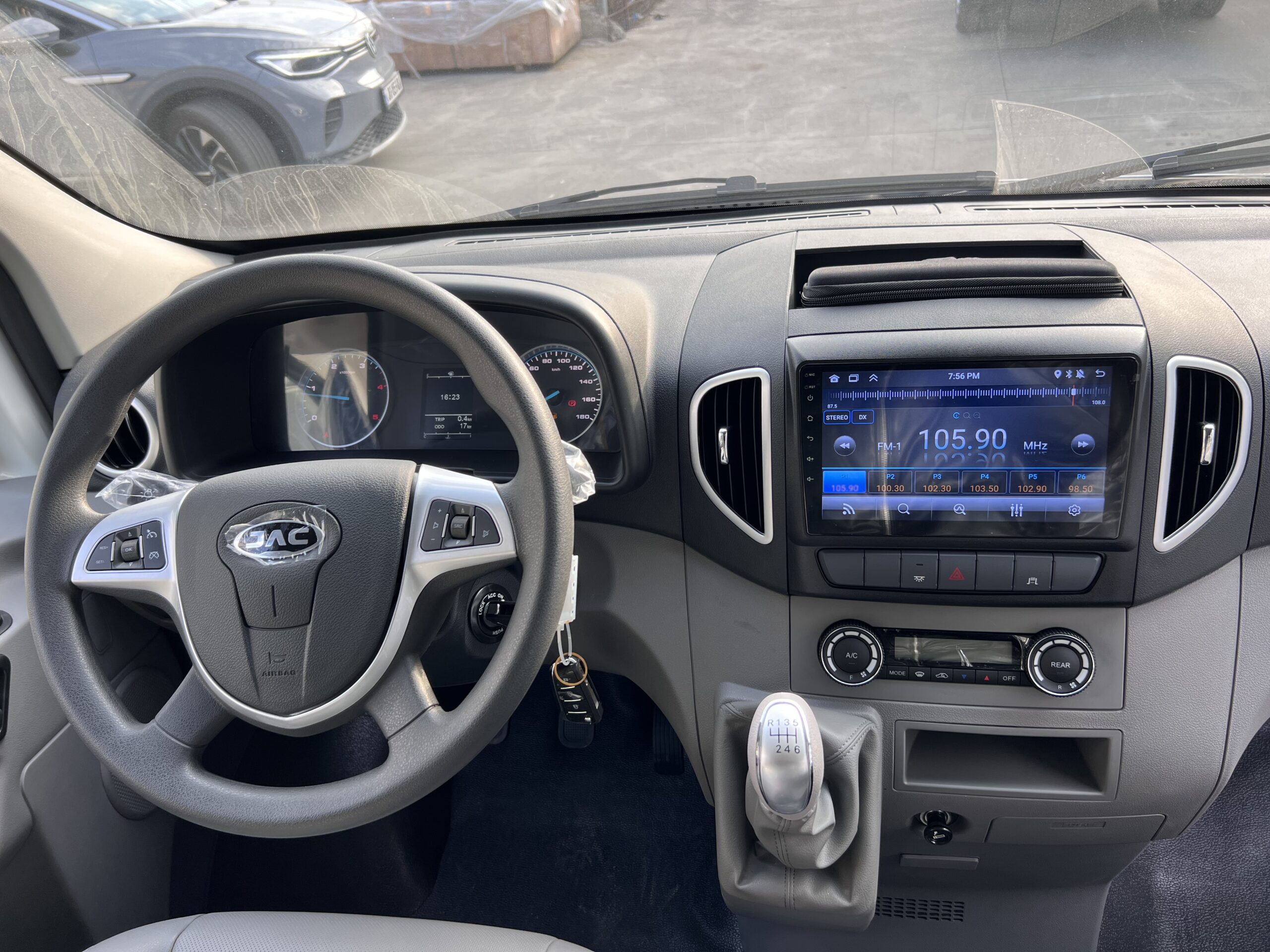 JAC SUNRAY 17+1 SEATS