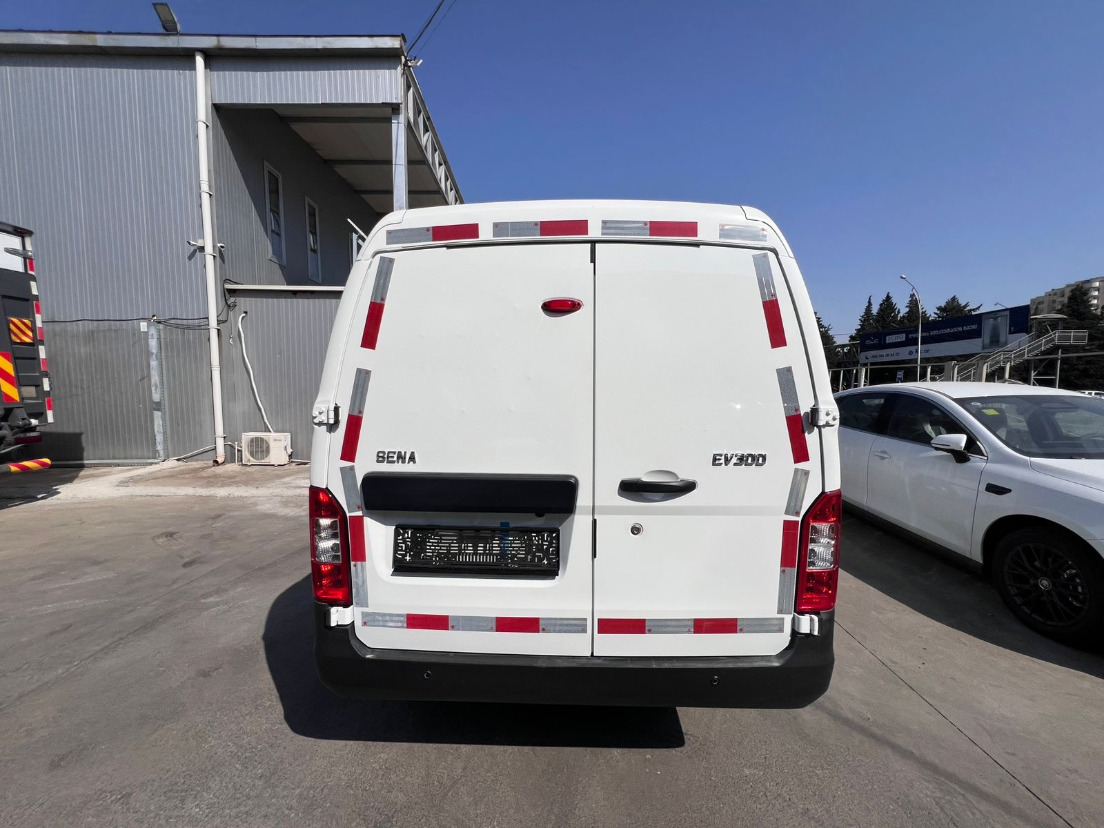 SENA EV 300 – CARGO VAN